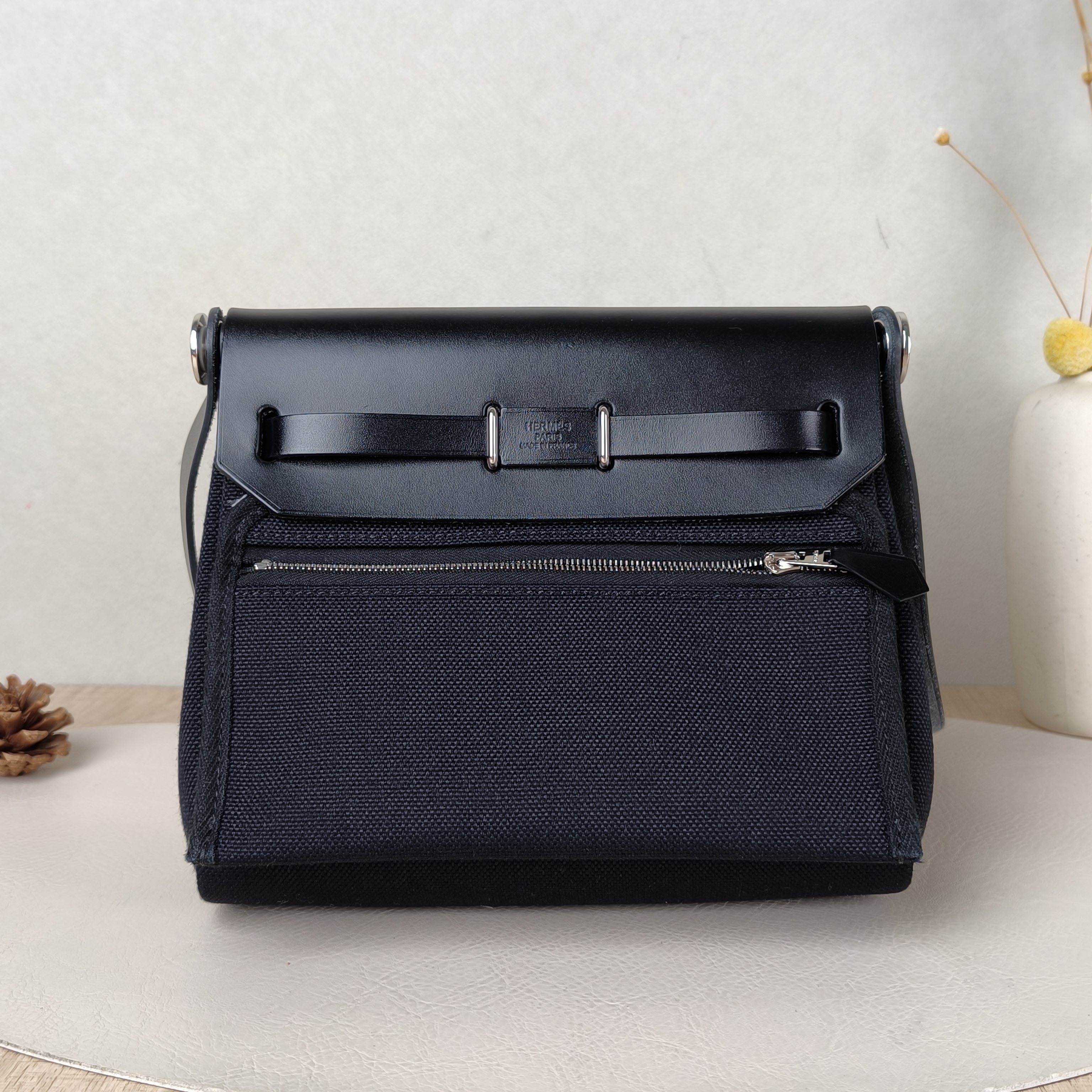 Hermès Crossbody Bag Herbag Zip 20Black Canvas mini20.5 × 7 × 16.5 cm — cover view 4 of 5