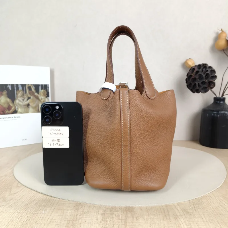 Hermès Top Handle Bag Picotin Lock 18 18 TC Calfskin Small 18 × 13 × 19 cm u — cover view 5 of 6