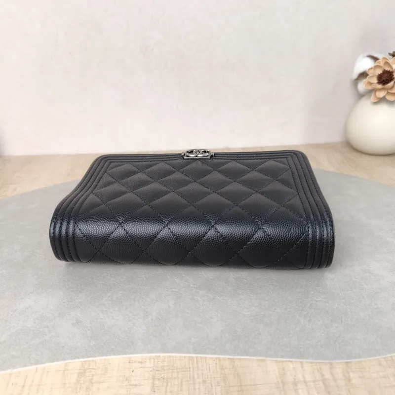 Chanel Crossbody Bag Le Boy​ WOC Black Grained Calfskin Mini 19.2 × 3.5 × 12.3 cm — detail view 2 of 11