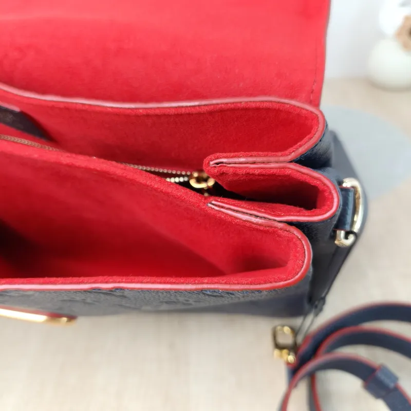 Louis Vuitton Crossbody Bag Georges Blue Calfskin Medium34 × 15 × 22 cm — detail view 12 of 15