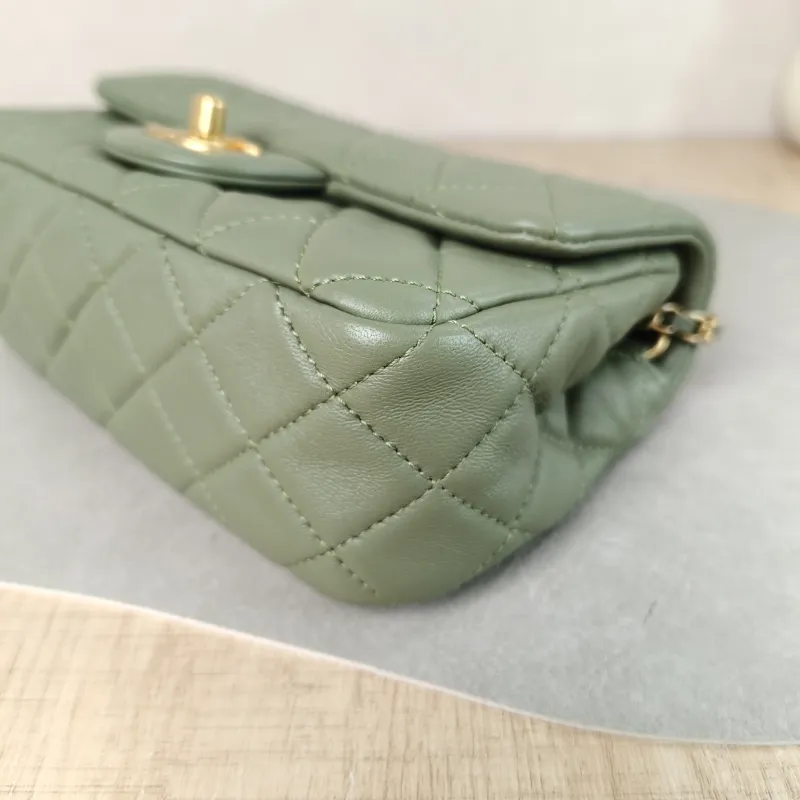 Chanel Crossbody Bag mini Green Lambskin One Size 20 × 6 × 12 cm — detail view 2 of 11