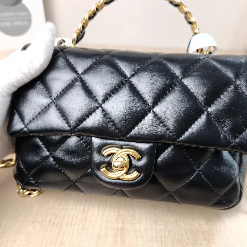 Chanel Crossbody Bag mini Black Lambskin mini 21 × 8 × 13 cm — detail view 6 of 11