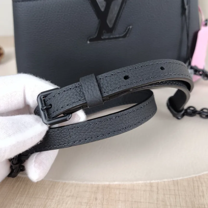 Louis Vuitton Crossbody Bag Capucines East West Black Calfskin Mini 22 × 8 × 12 cm — detail view 13 of 13