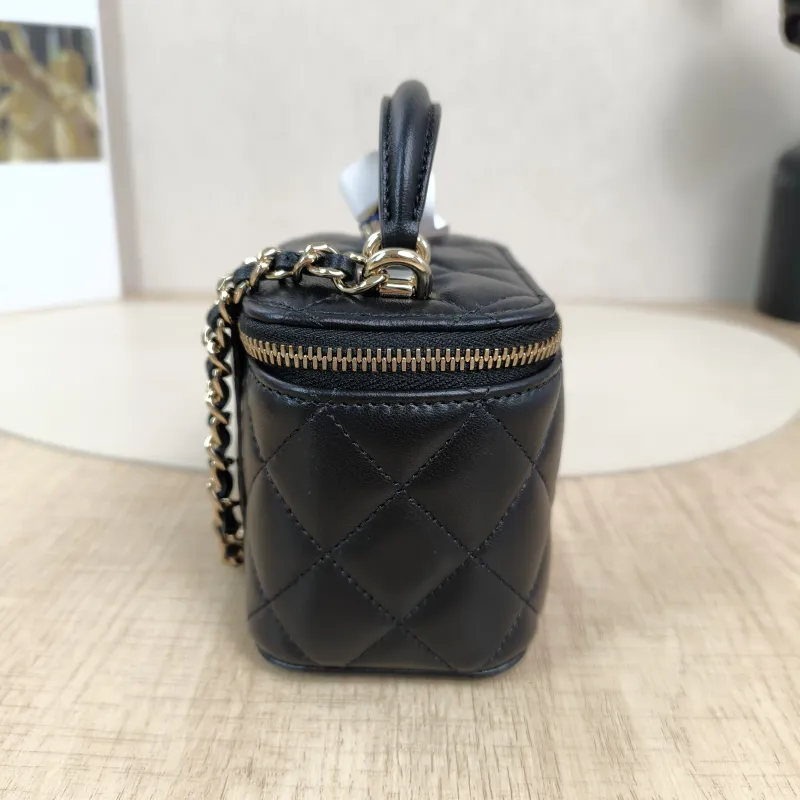 Chanel Crossbody Bag Edition Black Lambskin One Size11 × 7 × 9 cm — detail view 3 of 13