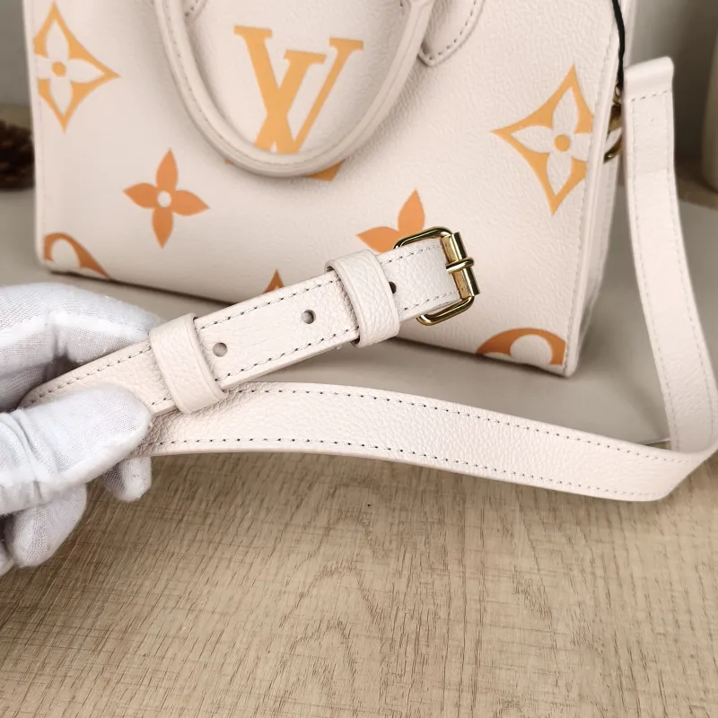 Louis Vuitton Shoulder Bag Onthego White Empreinte Embossed Calfskin Monogram Small25 × 11.5 × 19 cm — detail view 2 of 12