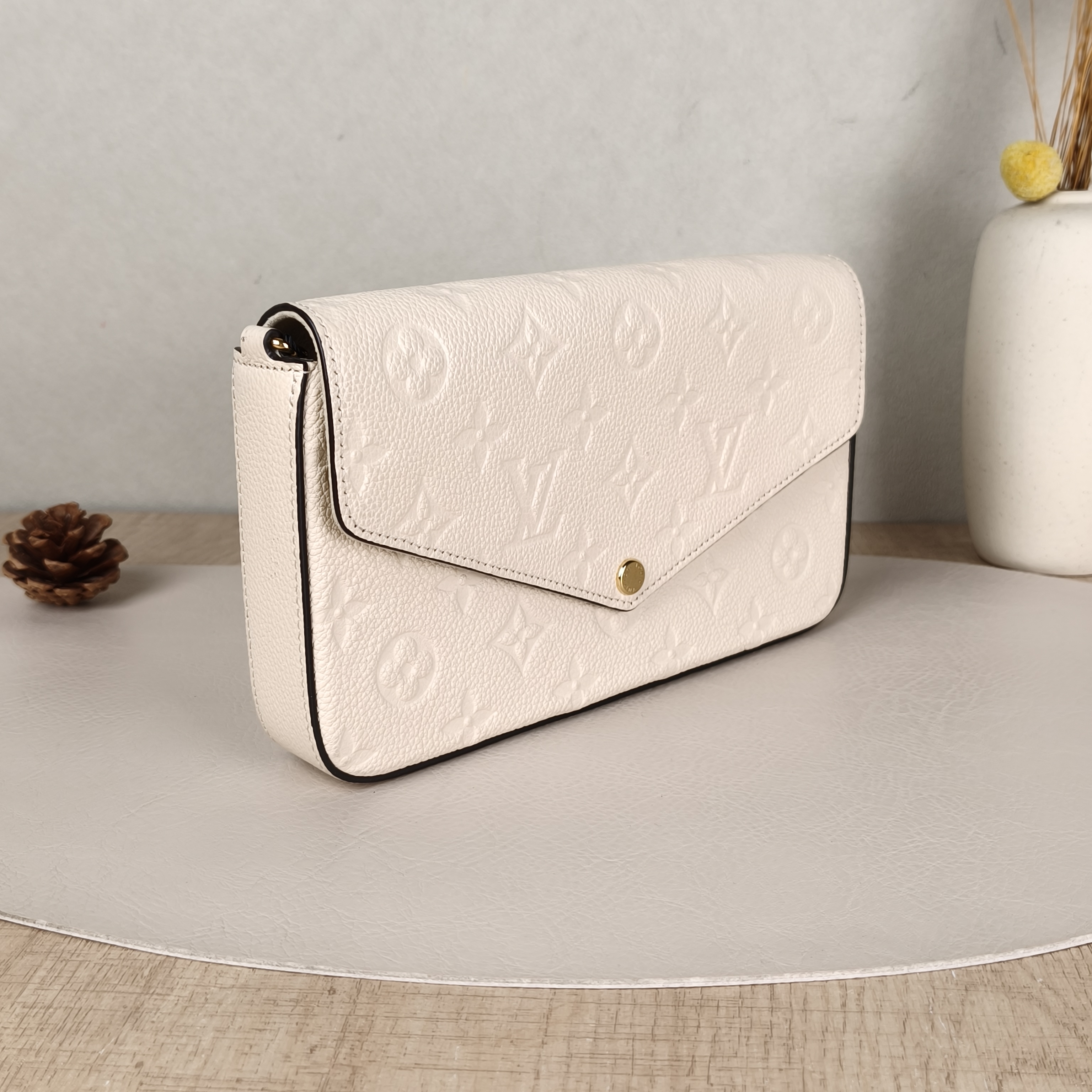 Louis Vuitton Crossbody Bag Pochette Félicie White Calfskin Small21 × 3 × 12 cm — cover view 5 of 5