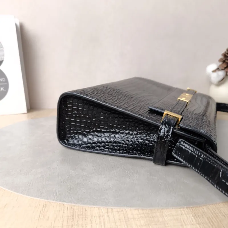 SAINT LAURENT Shoulder Bag MANHATTAN Black Calfskin Medium29 × 7.5 × 20 cm — detail view 5 of 12