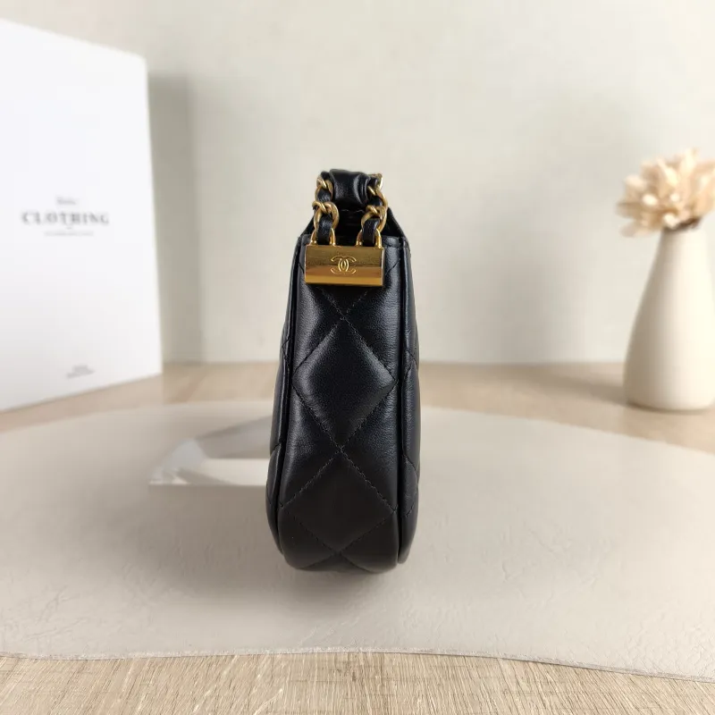 Chanel Shoulder Bag hobo 19 Black Lambskin Small 20 × 4.5 × 13 cm — detail view 5 of 12