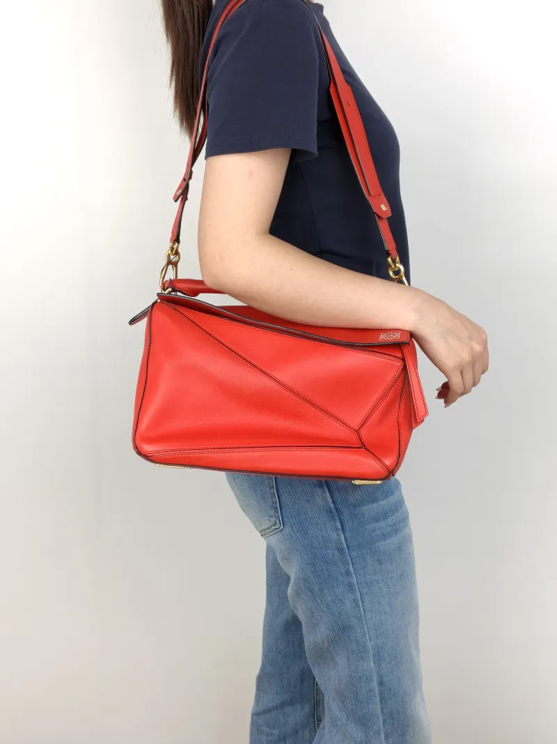 LOEWE Crossbody Bag Puzzle Red Calfskin Medium29 × 14 × 19.5 cm — on-model view 1 of 2