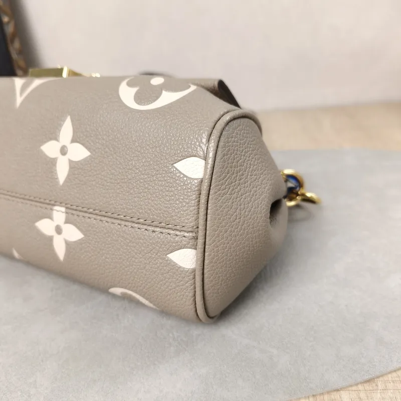 Louis Vuitton Crossbody Bag Favorite Empreinte Embossed Calfskin Monogram Medium24 × 9 × 14 cm — detail view 17 of 18