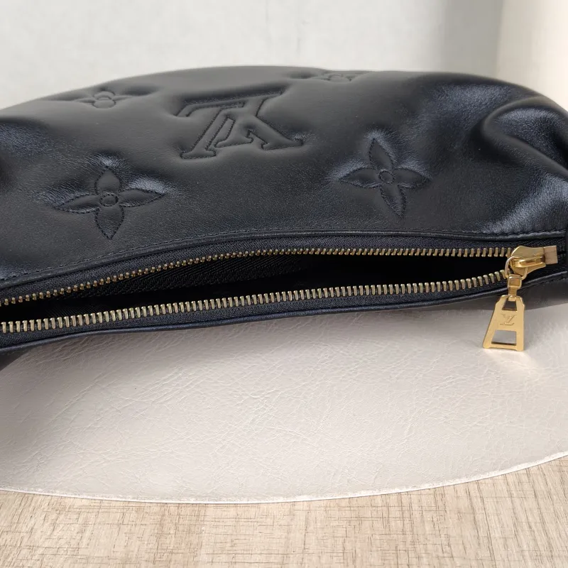 Louis Vuitton Crossbody Bag Over The Moon Black Calfskin 27.5 × 7 × 16 cm — detail view 7 of 10