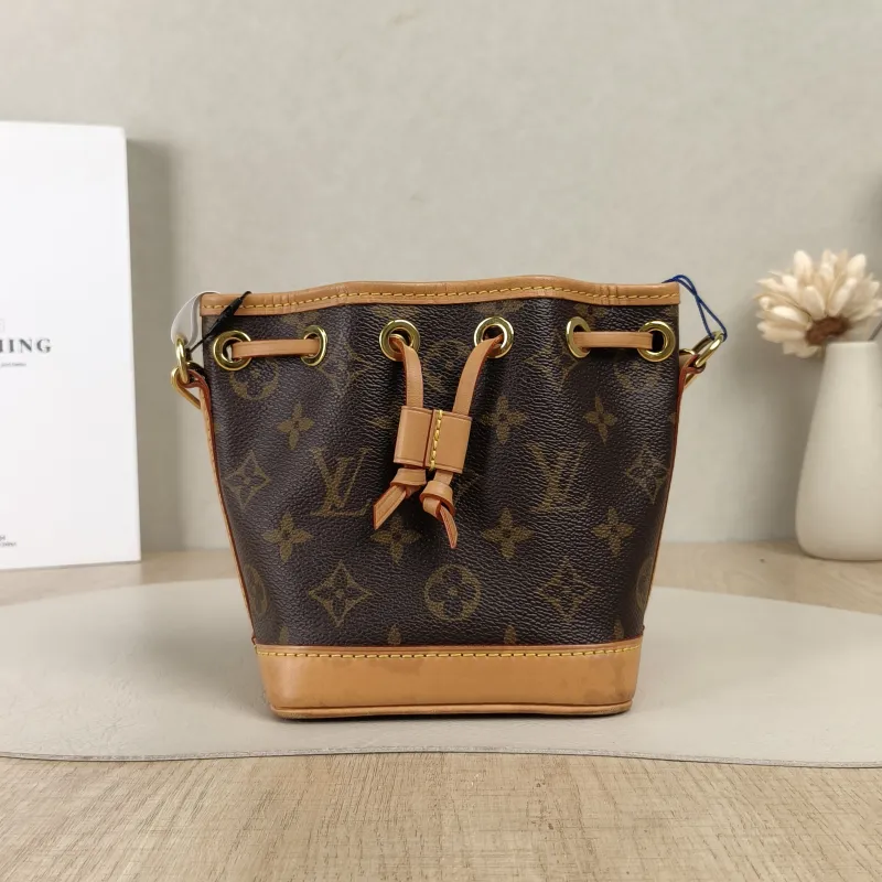Louis Vuitton Crossbody Bag NANO NÉONOÉ Bucket Bag Nano Monogram PV Cnano13 × 10 × 16 cm