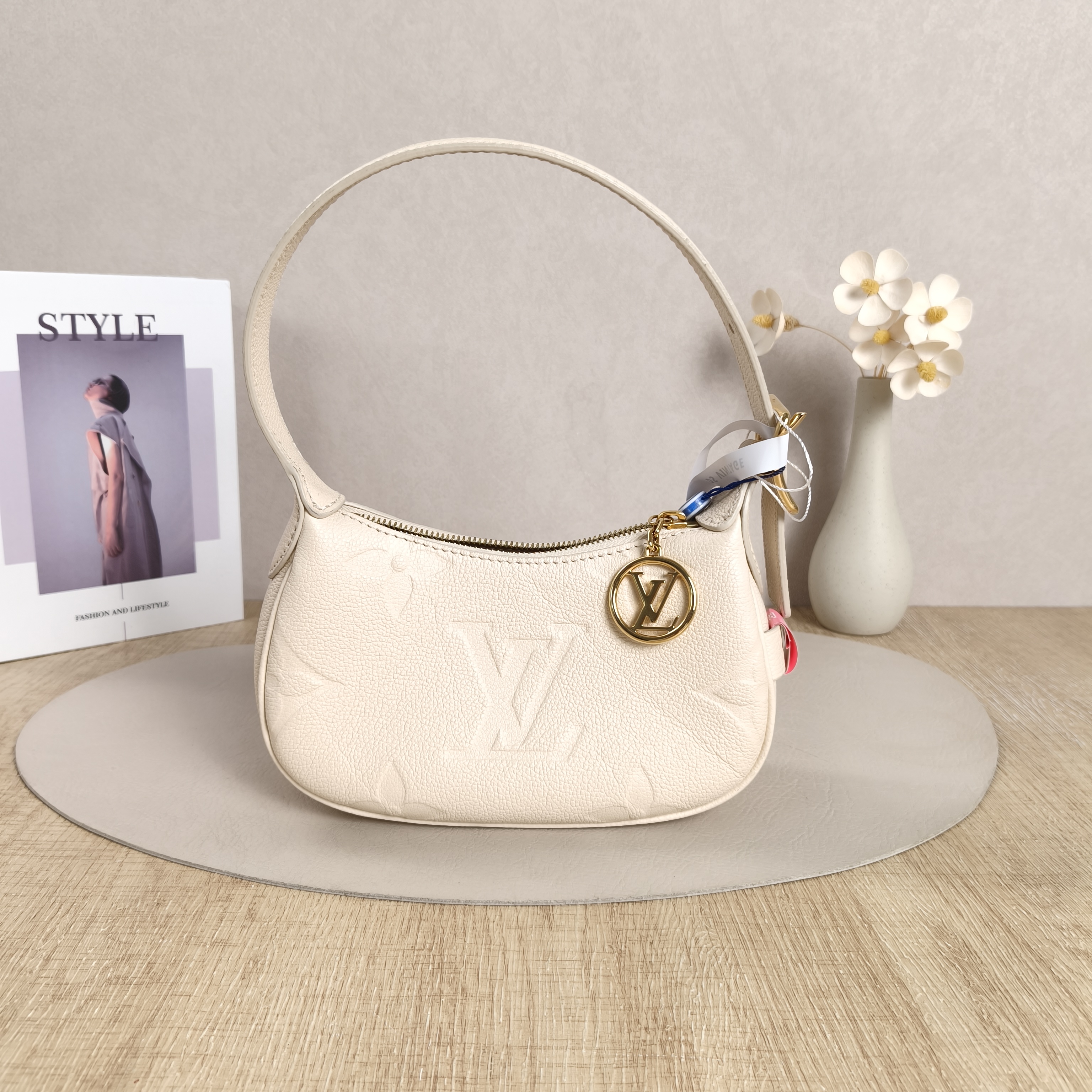 Louis Vuitton Shoulder Bag Moon White Calfskinmini20.5 × 5 × 11 cm