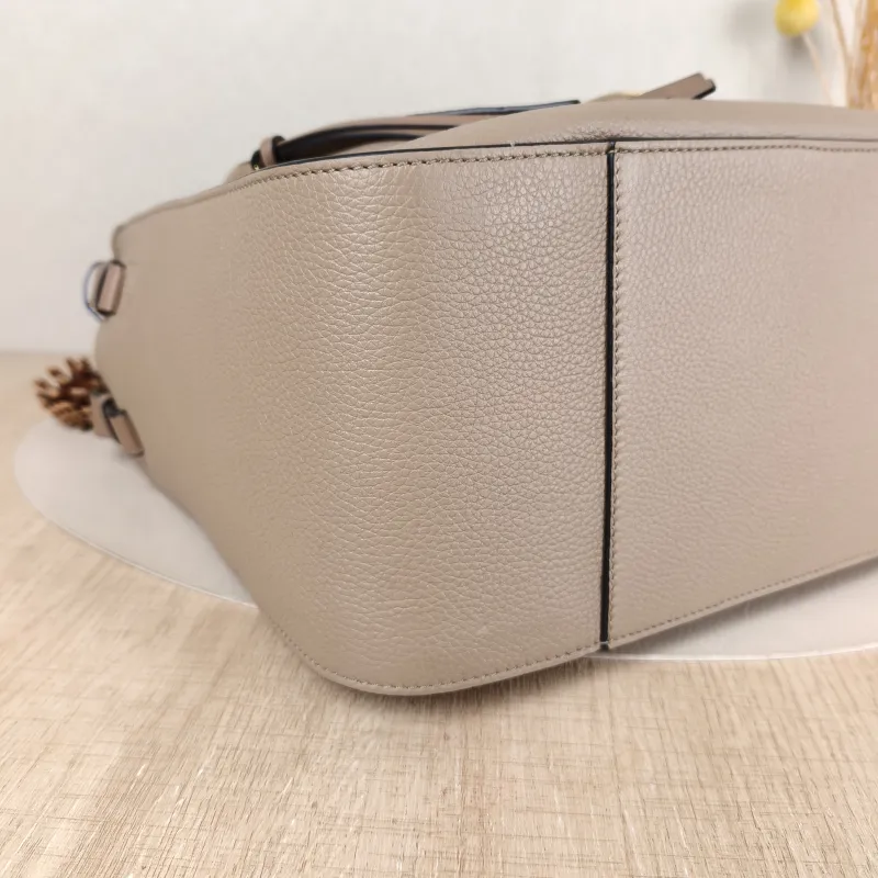 LOEWE Shoulder Bag Hammock Calfskin Small 30 × 14 × 25 cm — detail view 7 of 8