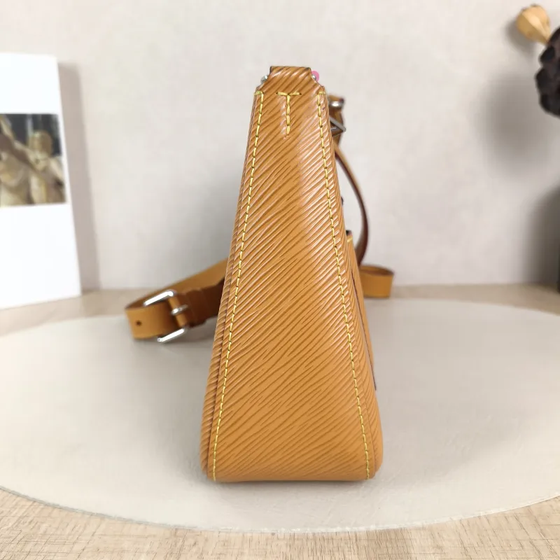 Louis Vuitton Crossbody Bag MARELLE Epi Embossed Calfskin Small25 × 8 × 15 cm — detail view 2 of 10