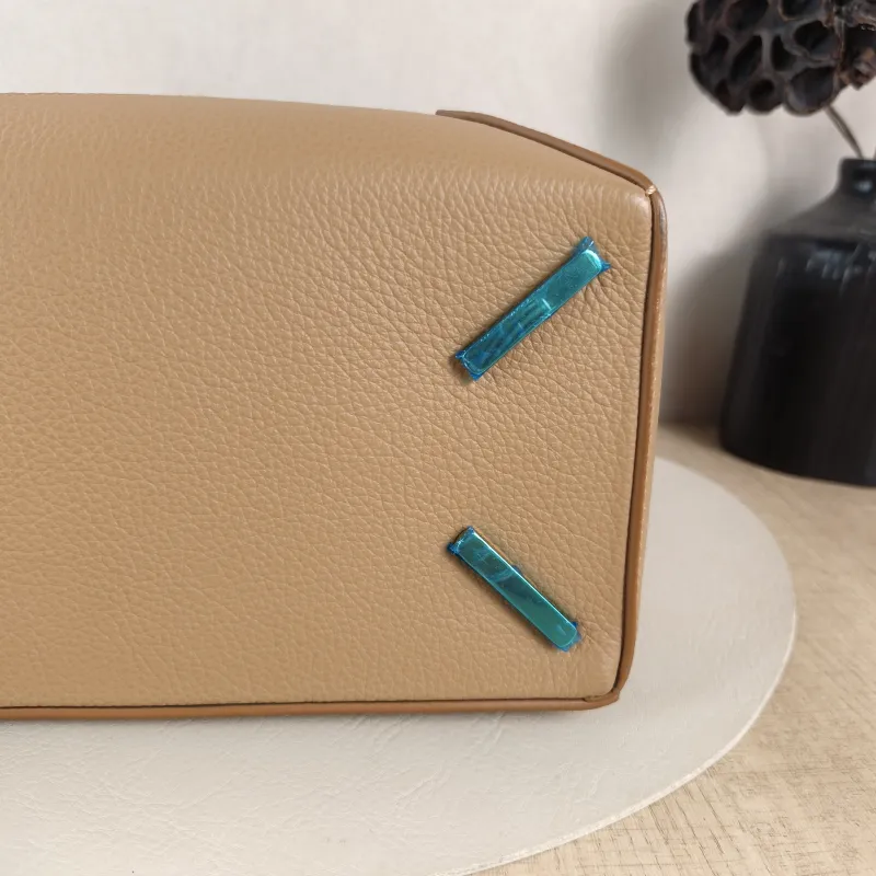 LOEWE Shoulder Bag Puzzle Brown CC alfskin Medium 29 × 14 × 19.5 cm — detail view 4 of 12