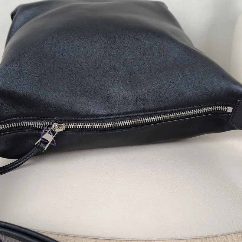 LOEWE Crossbody Bagcubi Crossbody Bag Black Calfskin Small29.5 × 10 × 22 cm — detail view 5 of 10