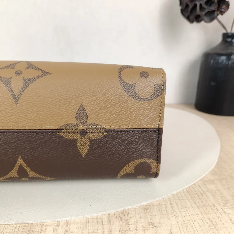 Louis Vuitton Shoulder Bag Onthego Monogram PVC Small 25 × 11.5 × 19 cm — detail view 2 of 12