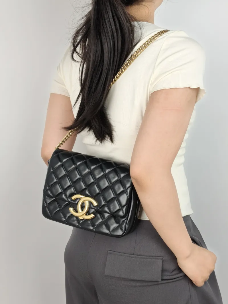 Chanel Crossbody Bag Edition c logo Black Waxed Leather One Size22 × 7 × 16 cm — on-model view 2 of 3