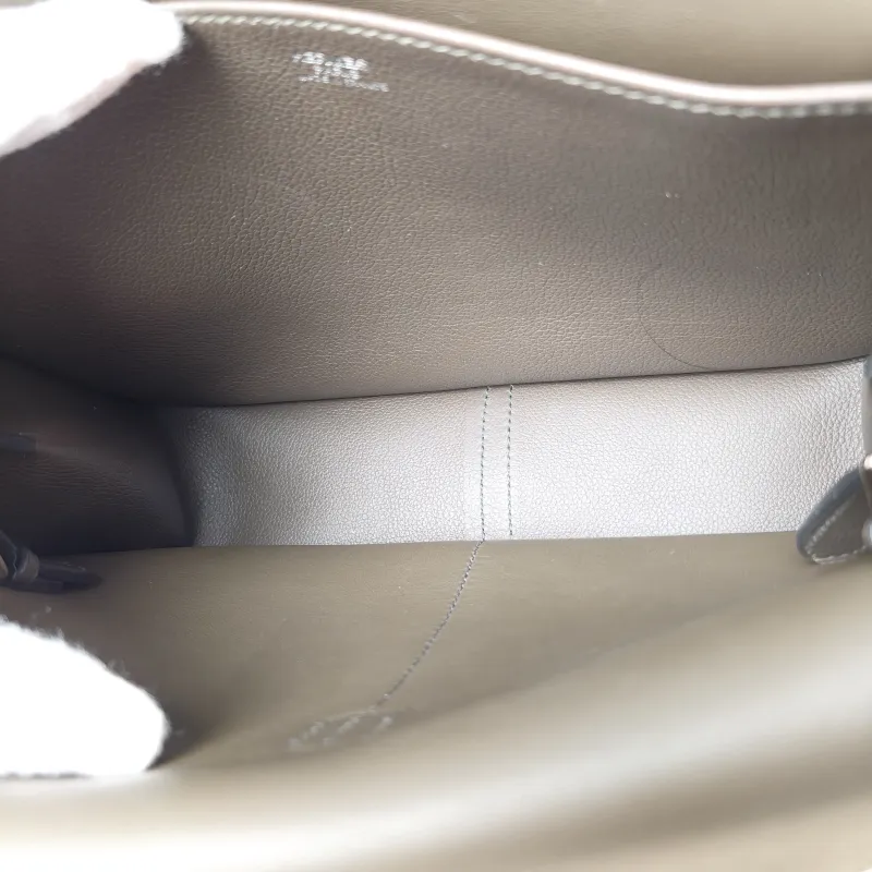 Hermès Shoulder Bag Halzan 25 C6 Green Evercolor Calfskin Small 25 × 8 × 17 cm Y — detail view 5 of 14