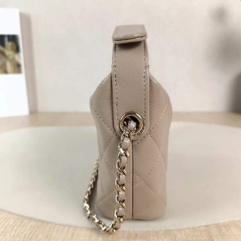 Chanel Crossbody Bag Crossbody Bag Calfskin One Size21.5 × 7.5 × 19 cm — detail view 7 of 12