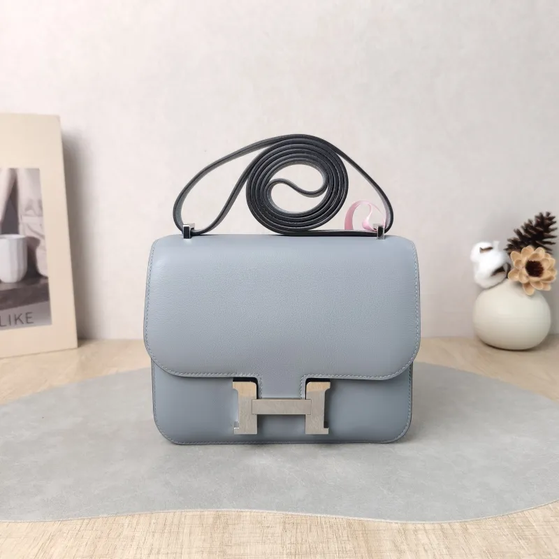 Hermès Crossbody Bag Constance 19 Silver-Tone Hardware Swift Calfskin Mini 19 × 4 × 15 cm K