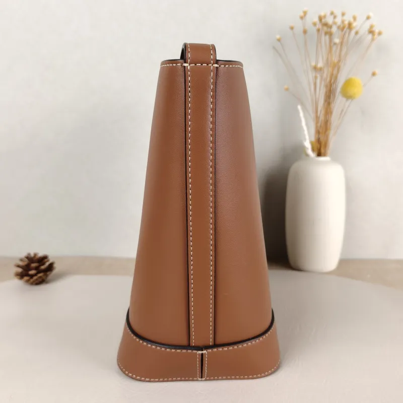 CELINE Shoulder Bag BUCKET TRIOMPHE Bucket Bag Calfskin Small17 × 10 × 22 cm — detail view 4 of 8