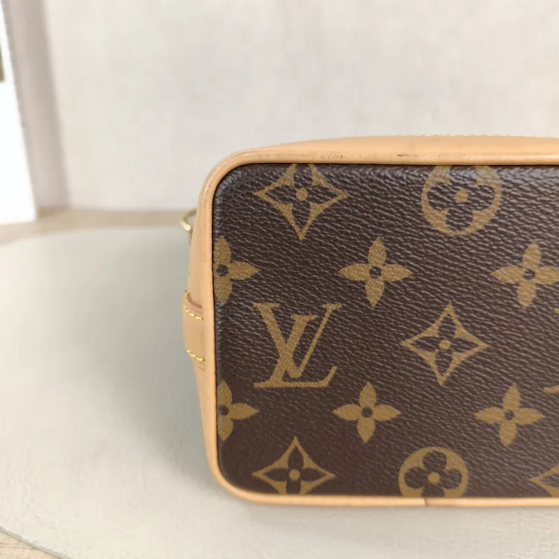 Louis Vuitton Crossbody Bag NANO NÉONOÉ Bucket Bag Nano Monogram PVC nano 13 × 10 × 16 cm — detail view 4 of 11