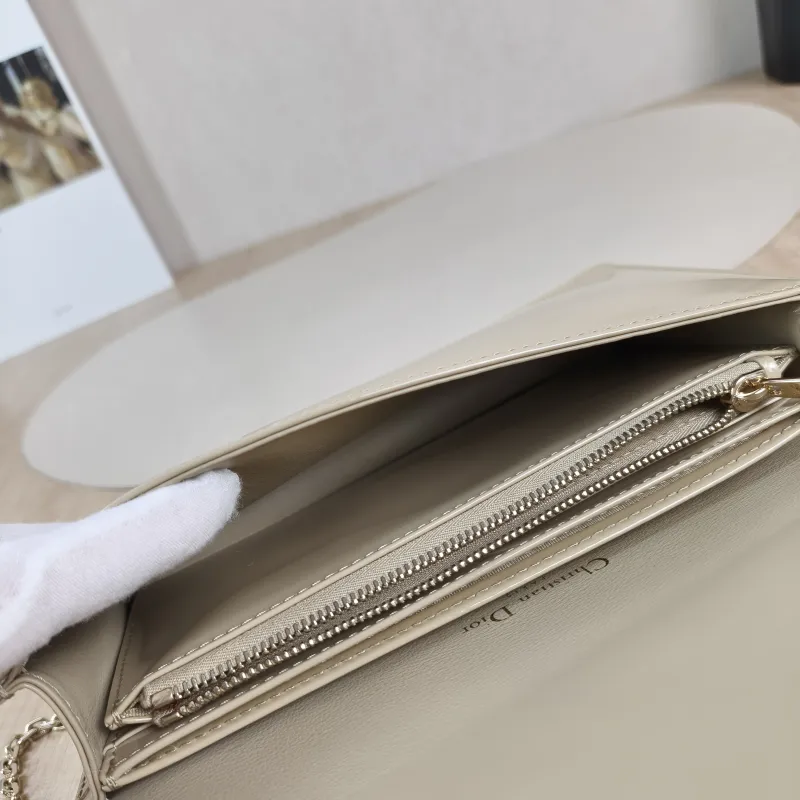 DIOR Shoulder Bag Shoulder Bagwoc Beige Patent Leather One Size21.5 × 4 × 12.5 cm — detail view 1 of 11