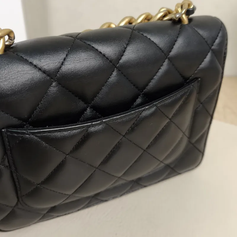 Chanel Crossbody Bagcf Collection Crossbody Bag Black Lambskin One Size19 × 9 × 14 cm — detail view 13 of 14
