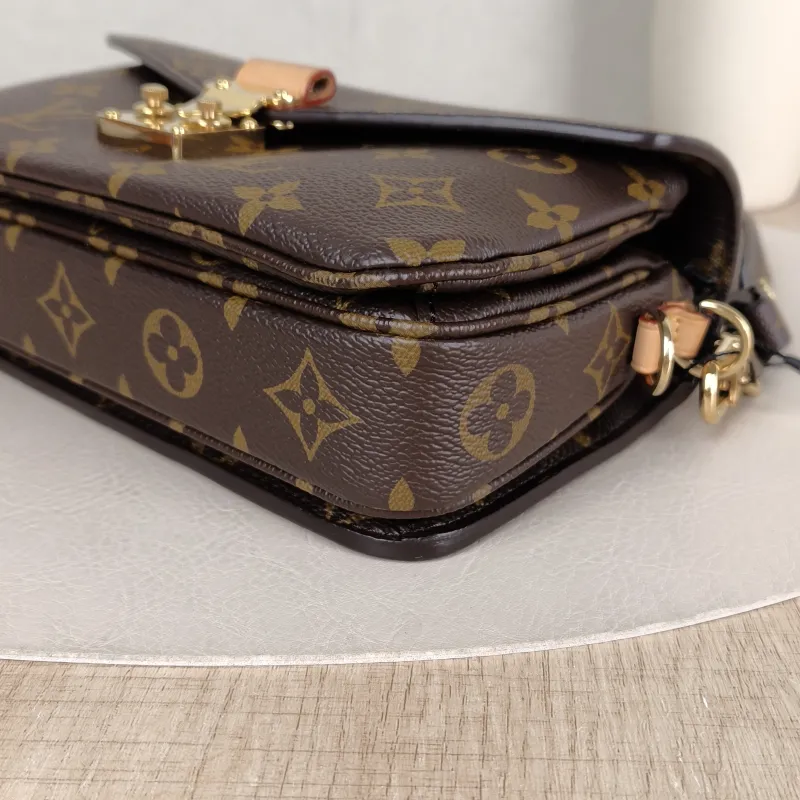 Louis Vuitton Crossbody Bag Pochette Métis East West Monogram PVC Small 21.5 × 6 × 13.5 cm — detail view 7 of 14
