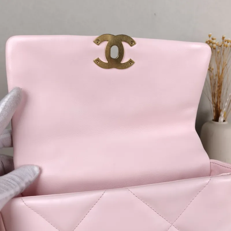 Chanel Crossbody Bag 19Bag Pink SL ambskin Small 26 × 9 × 16 cm — detail view 3 of 14