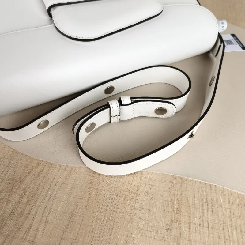 GUCCI Shoulder Bag Horsebit 1955 Horsebit Horsebit Shoulder Bag White Calfskin Small 26.5 × 8 × 17 cm — detail view 9 of 12