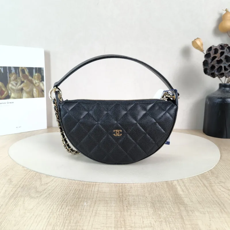 Chanel Crossbody Bag26s Top Handle Crossbody Bag Black Grained Calfskin One Size22 × 6 × 15 cm