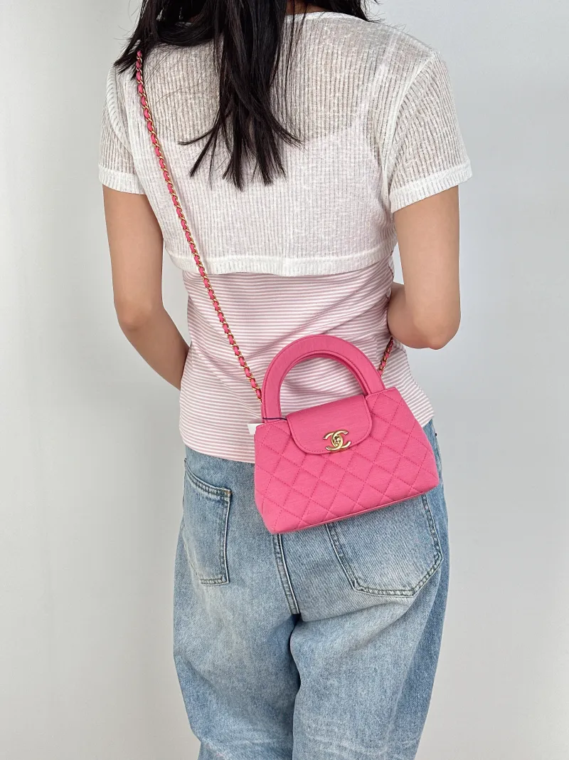 Chanel Crossbody Bag Kelly Red mini19 × 7 × 13 cm — on-model view 1 of 3