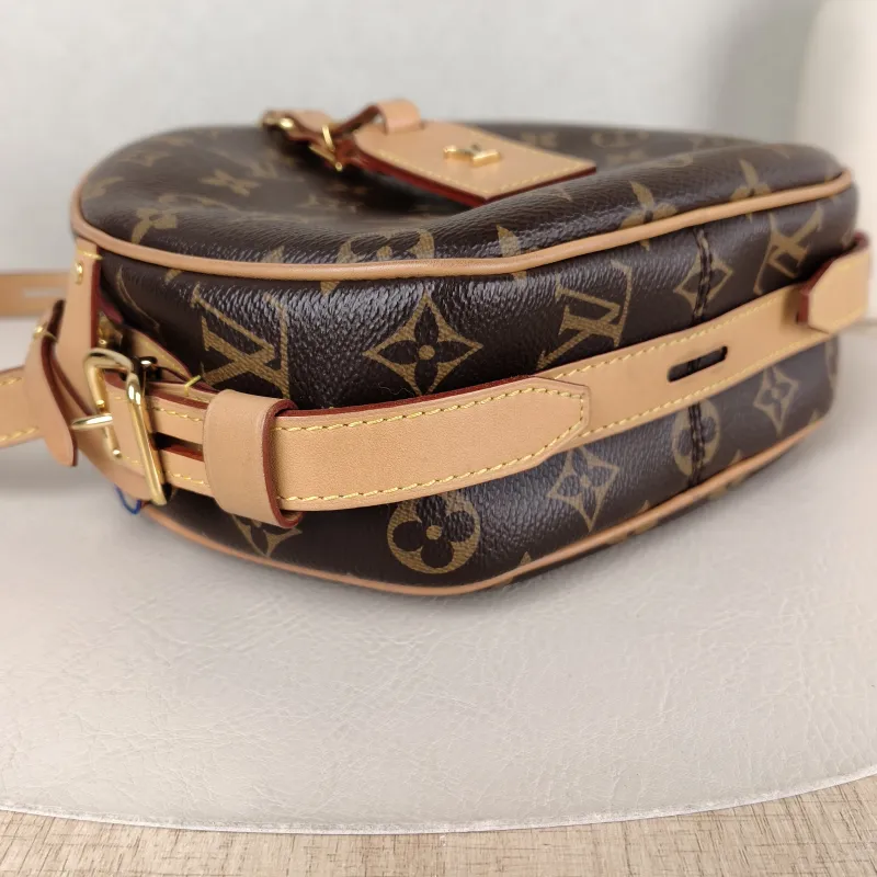 Louis Vuitton Crossbody Bag BOITE CHAPEAU SOUPLE Monogram PVC Large 20 × 8 × 22.5 cm — detail view 3 of 11