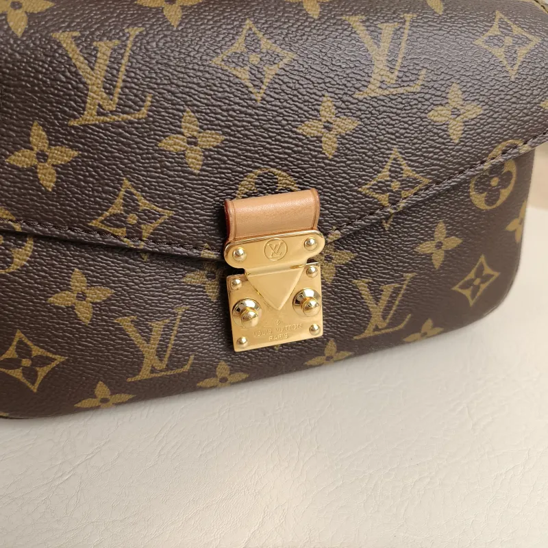 Louis Vuitton Crossbody Bag Pochette Métis East West Monogram PVC Small21.5 × 6 × 13.5 cm — detail view 11 of 14