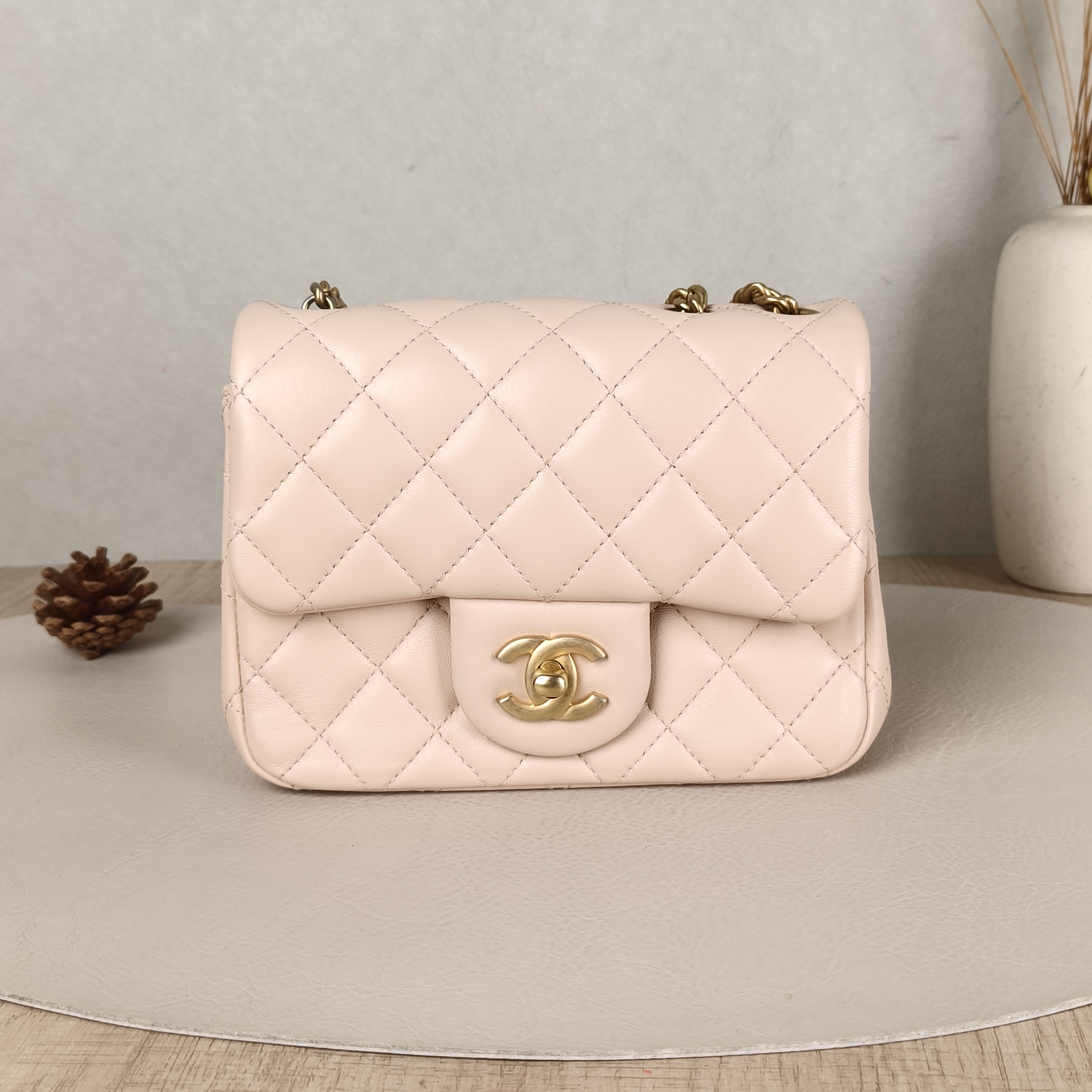 Chanel Crossbody Bag Pink Lambskinmini17 × 8 × 13.5 cm