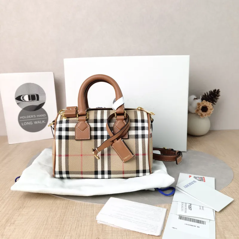 BURBERRY Top Handle Bag Top Handle Bag Colorblock PVC Mini 18.5 × 11 × 12 cm — cover view 2 of 6