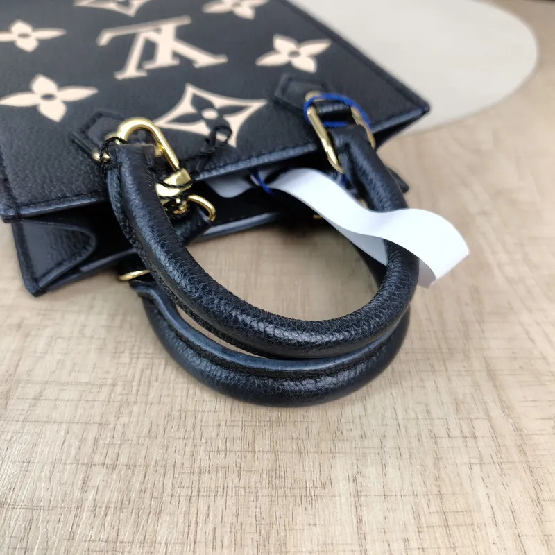Louis Vuitton Crossbody Bag PETIT SAC PLAT Mini Calfskinmini14 × 5 × 17 cm — detail view 9 of 11