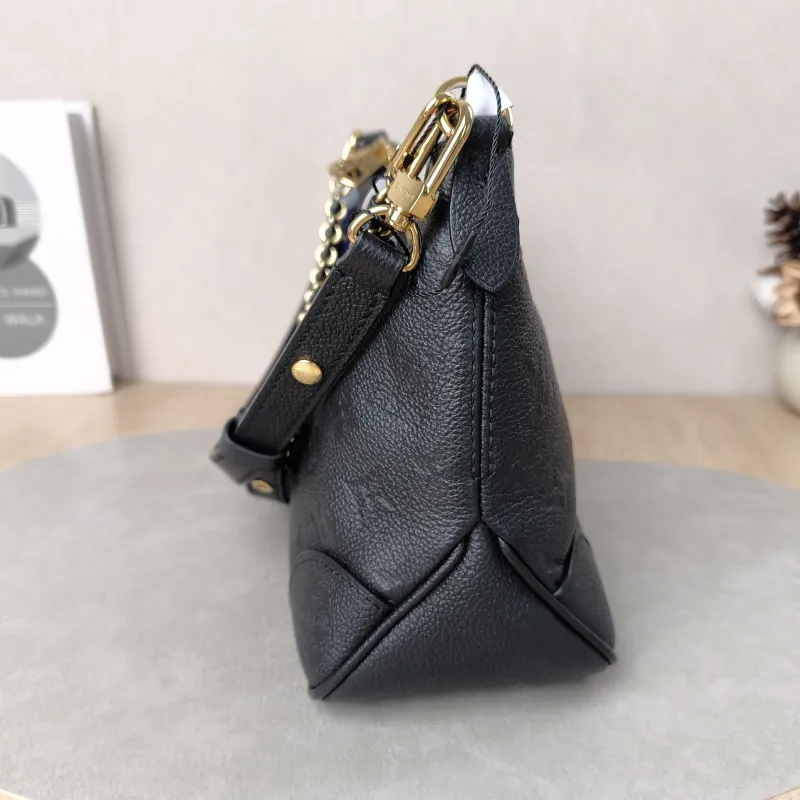 Louis Vuitton Crossbody Bag Boulogne Black Empreinte Embossed Calfskin Small26 × 9.5 × 16 cm — detail view 11 of 15