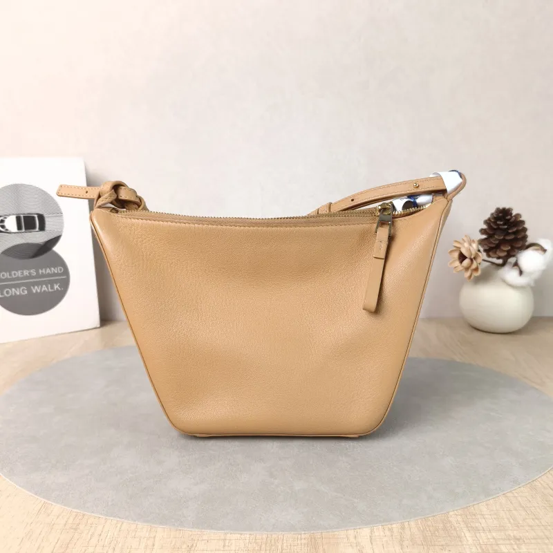 LOEWE Shoulder Bag Hammock hobo Brown Calfskinmini28 × 9.5 × 17 cm