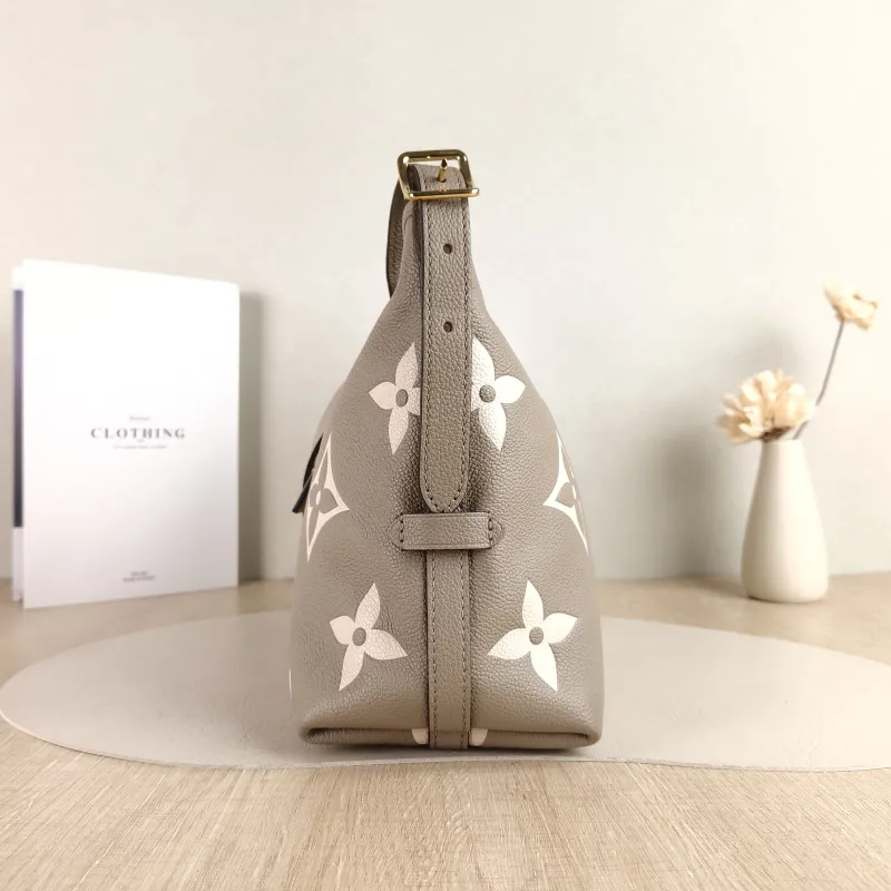 Louis Vuitton Crossbody Bag Carryall Calfskin Small 29.5 × 12 × 24 cm — detail view 10 of 14