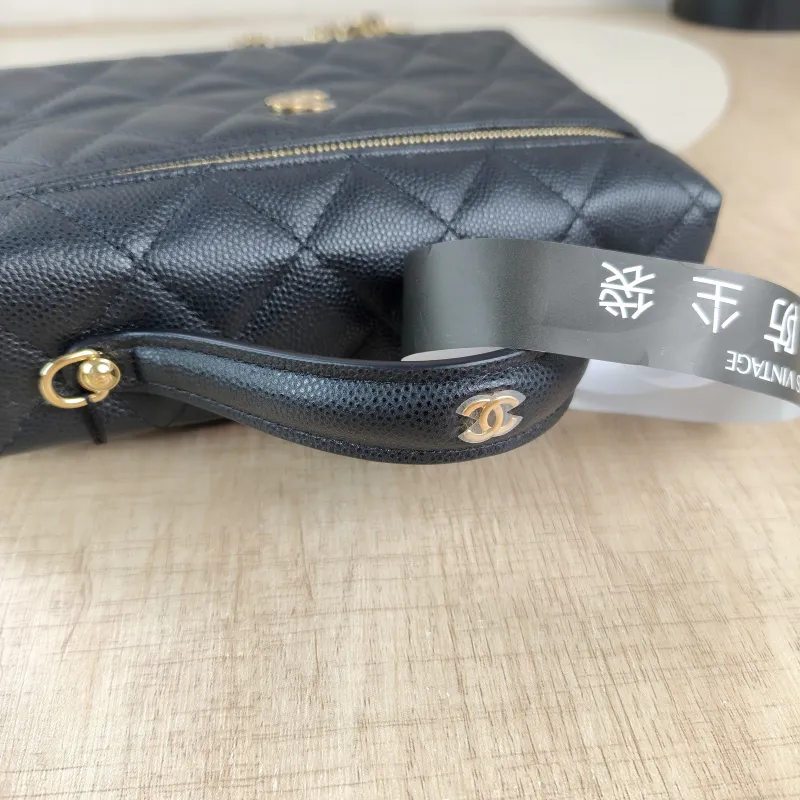 Chanel Crossbody Bag lp Black Grained Calfskin One Size19.5 × 5 × 17 cm — detail view 4 of 13