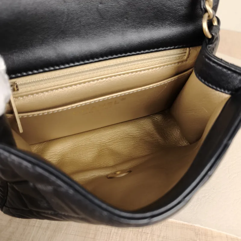 Chanel Crossbody Bag Black Lambskin One Size17 × 8 × 13.5 cm — detail view 5 of 15