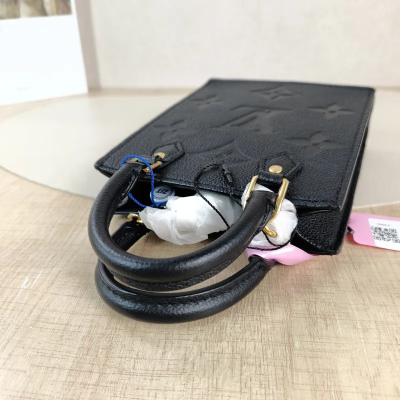 Louis Vuitton Crossbody Bag PETIT SAC PLAT Mini Black Calfskin Mini 14 × 5 × 17 cm — detail view 3 of 10