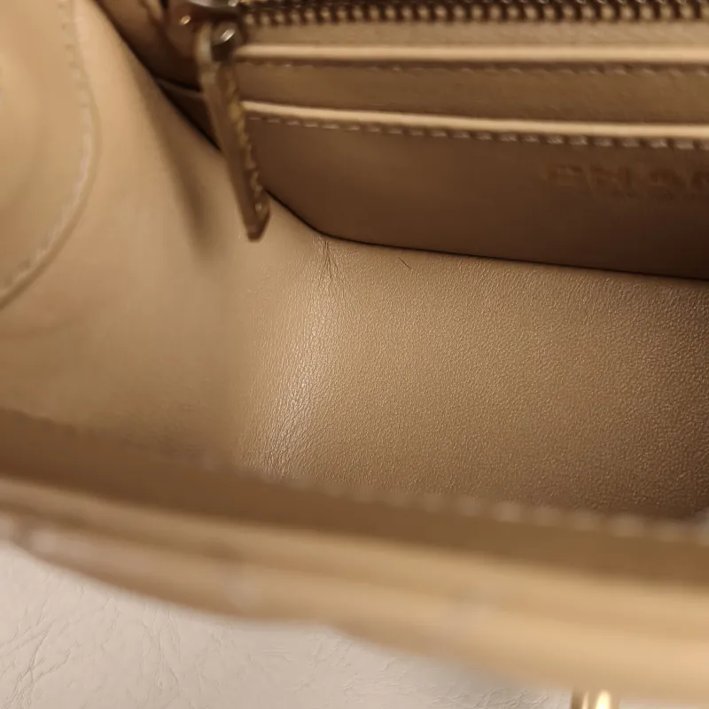 Chanel Crossbody Bag Taupe Lambskinmini17 × 8 × 13.5 cm — detail view 10 of 13