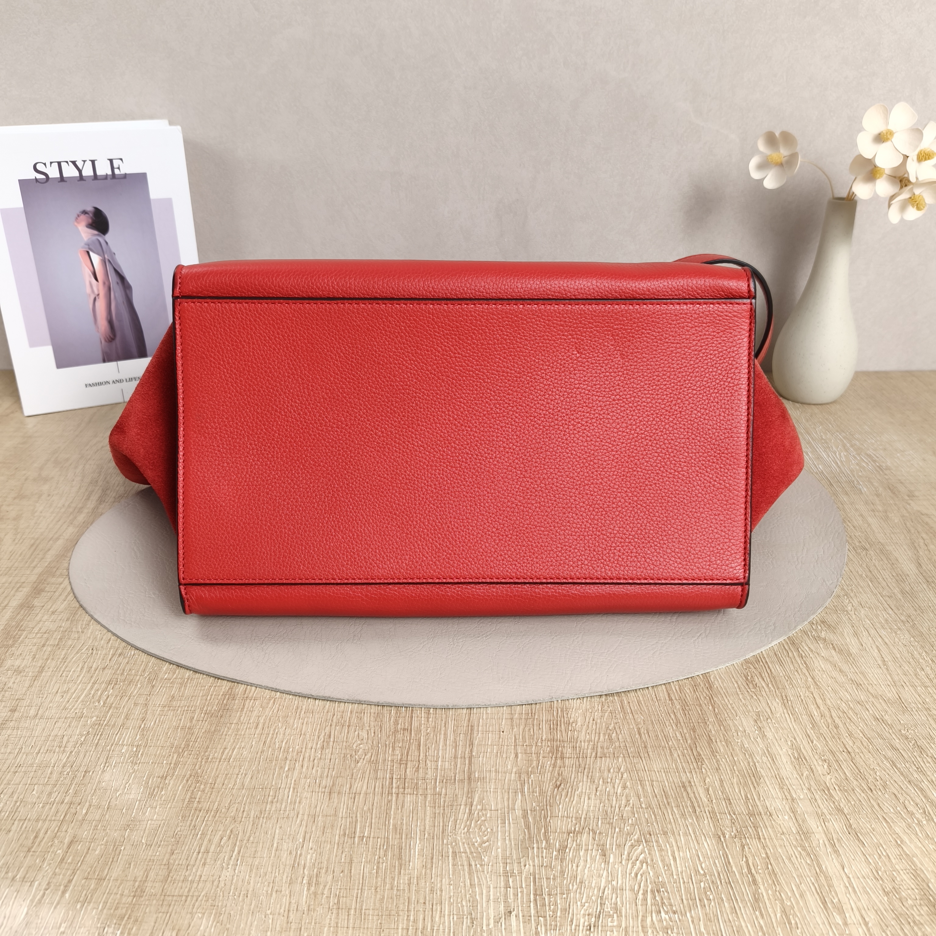 CELINE Shoulder Bag Red Calfskin · Shoulder Strap · 30 × 17 × 22 cm — cover view 3 of 9