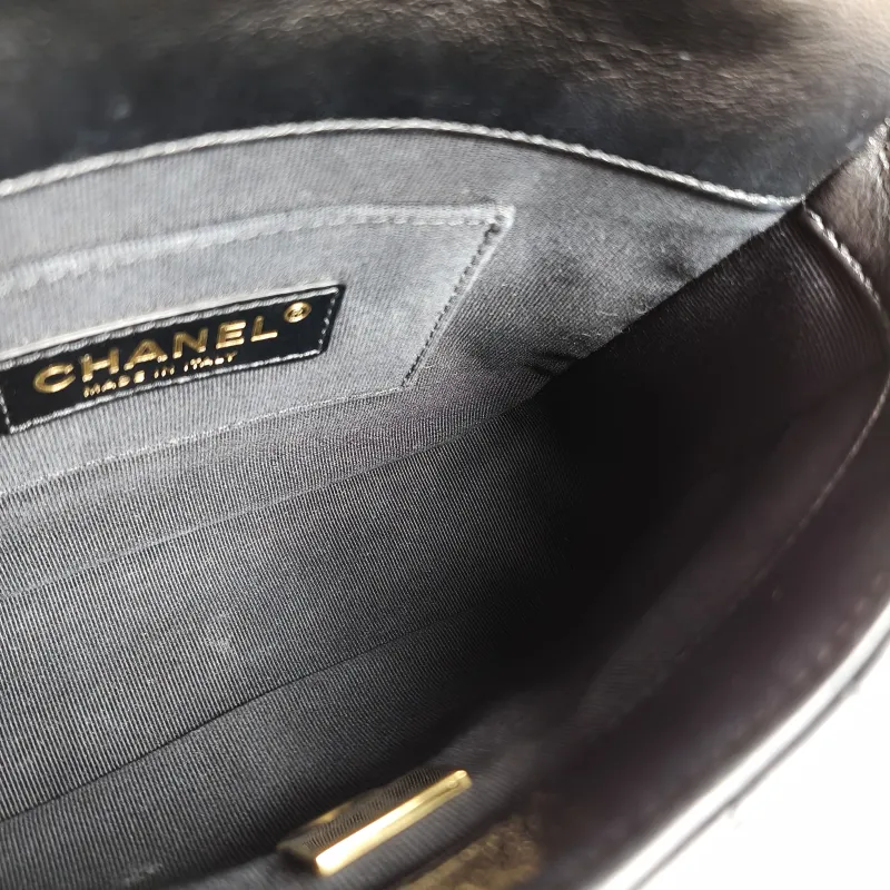 Chanel Crossbody Bag Crossbody Bag Black with Gold-Tone Hardware Lambskin One Size 18 × 5 × 15 cm — detail view 10 of 12