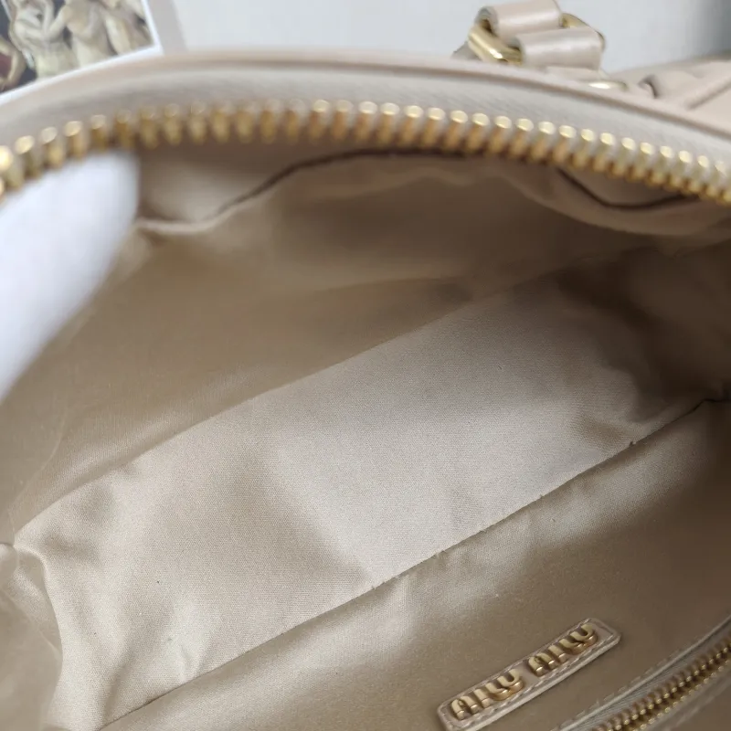 Miumiu Top Handle Bag Arcadie MatelasséCollection Edition Beige Lambskin Medium22 × 7.5 × 10.5 cm — detail view 8 of 12